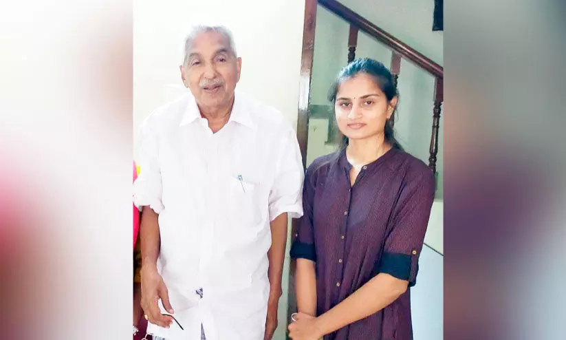 മനുഷ്യസ്നേഹിയുടെ വേർപാടിൽ; വേദനയോടെ ബീജാപൂരിലെ ആ പെൺകുട്ടിയും... മനുഷ്യസ്നേഹിയുടെ വേർപാടിൽ; വേദനയോടെ ബീജാപൂരിലെ ആ പെൺകുട്ടിയും...