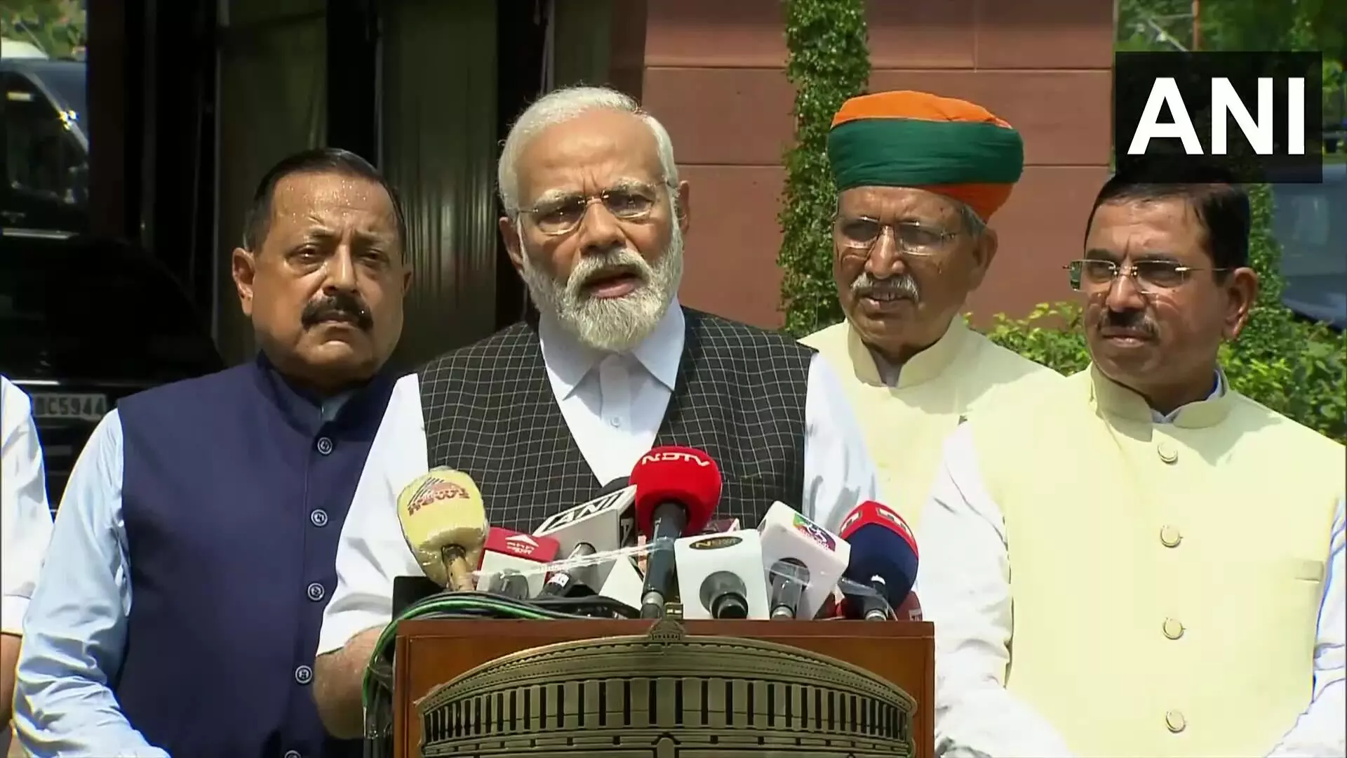 ‘എന്റെ ഹൃദയം ദേഷ്യത്താലും വേദനയാലും നിറയുന്നു’; മണിപ്പൂരിനെ കുറിച്ച് ആദ്യമായി പ്രതികരിച്ച് മോദി ‘എന്റെ ഹൃദയം ദേഷ്യത്താലും വേദനയാലും നിറയുന്നു’; മണിപ്പൂരിനെ കുറിച്ച് ആദ്യമായി പ്രതികരിച്ച് മോദി