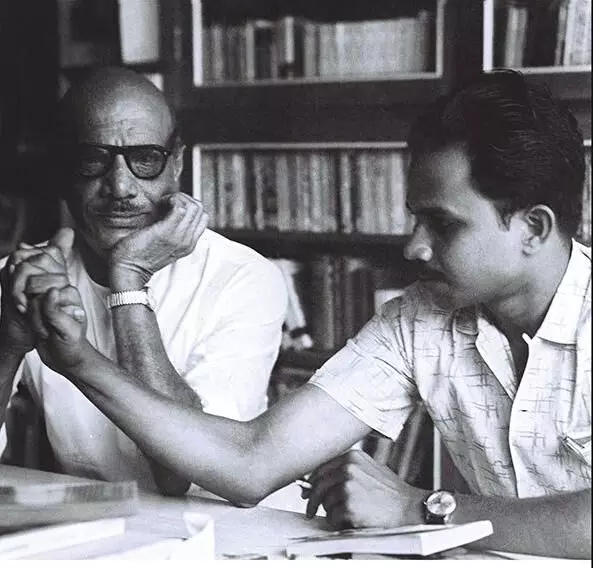 എം.ടി വാസുദേവൻ നായർ വൈക്കം മുഹമ്മദ് ബഷീറിനൊപ്പം എം.ടി വാസുദേവൻ നായർ വൈക്കം മുഹമ്മദ് ബഷീറിനൊപ്പം
