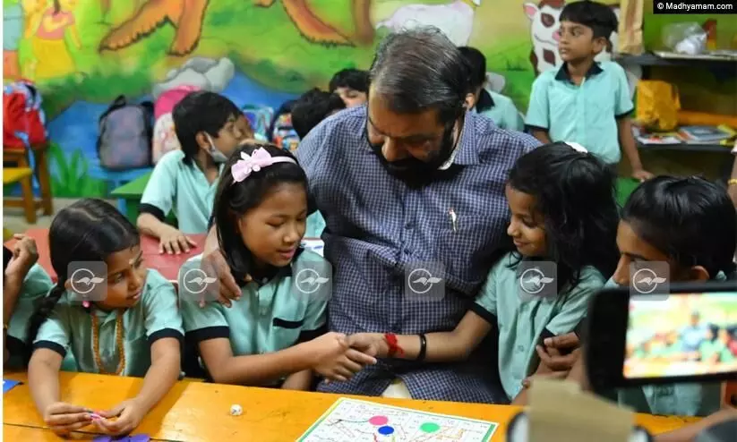 മണിപ്പൂരിലെ സംഘർഷഭൂമിയിൽ നിന്നെത്തിയ ജേ ജെം ഇനി കേരളത്തിന്റെ വളർത്തുമകൾ; ചേർത്തുപിടിച്ച് വിദ്യാഭ്യാസ മന്ത്രി മണിപ്പൂരിലെ സംഘർഷഭൂമിയിൽ നിന്നെത്തിയ ജേ ജെം ഇനി കേരളത്തിന്റെ വളർത്തുമകൾ; ചേർത്തുപിടിച്ച് വിദ്യാഭ്യാസ മന്ത്രി