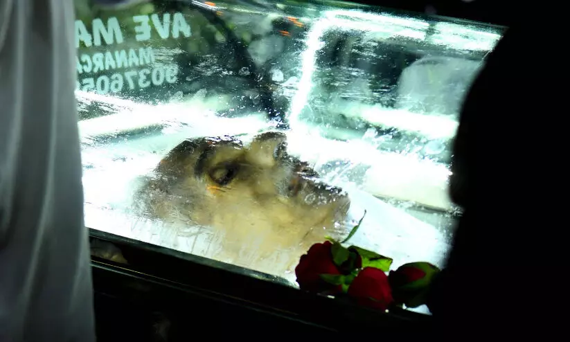 കുഞ്ഞൂഞ്ഞിന് നാടിെൻറ കണ്ണീർപൂക്കൾ... ഇനി പുതുപ്പള്ളിയിൽ നിത്യനിദ്ര കുഞ്ഞൂഞ്ഞിന് നാടിെൻറ കണ്ണീർപൂക്കൾ... ഇനി പുതുപ്പള്ളിയിൽ നിത്യനിദ്ര