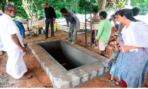 ഉറങ്ങാതെ കോട്ടയം, കാത്തിരുന്ന്​ പുതുപ്പള്ളി