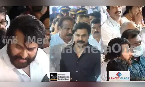 ജനനായകനെ കാത്ത് തിരുനക്കരയിൽ ആയിരങ്ങൾ; മമ്മൂട്ടിയും സുരേഷ് ഗോപിയുമടക്കം പ്രമുഖരും ജനനായകനെ കാത്ത് തിരുനക്കരയിൽ ആയിരങ്ങൾ; മമ്മൂട്ടിയും സുരേഷ് ഗോപിയുമടക്കം പ്രമുഖരും