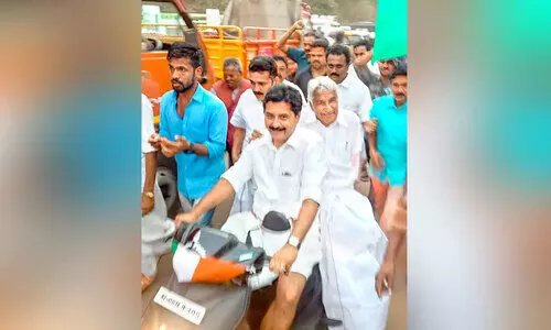 സ്കൂട്ടറിൽ ആ യാത്ര; ഓർമകളുമായി മന്ത്രി റോഷി അഗസ്റ്റിൻ