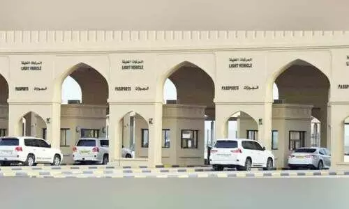 വി​നോ​ദ​സ​ഞ്ചാ​രി​ക​ൾ ഗ​താ​ഗ​ത​നി​യ​മ​ങ്ങ​ൾ പാ​ലി​ക്ക​ണം -പൊ​ലീ​സ്​