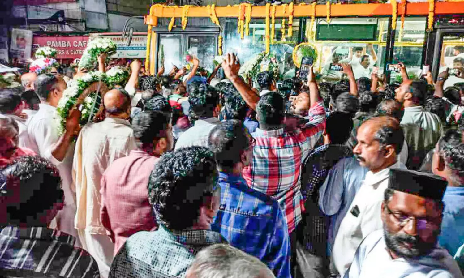 ജനനായകനെ കാത്തിരുന്ന്​ തിരുവല്ലയും