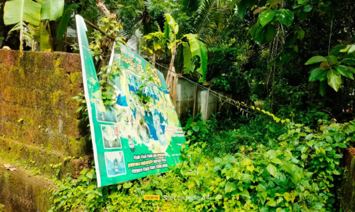 ആരു നീക്കും കളിയാവേശത്തിന്റെ ഈ മാലിന്യം ?