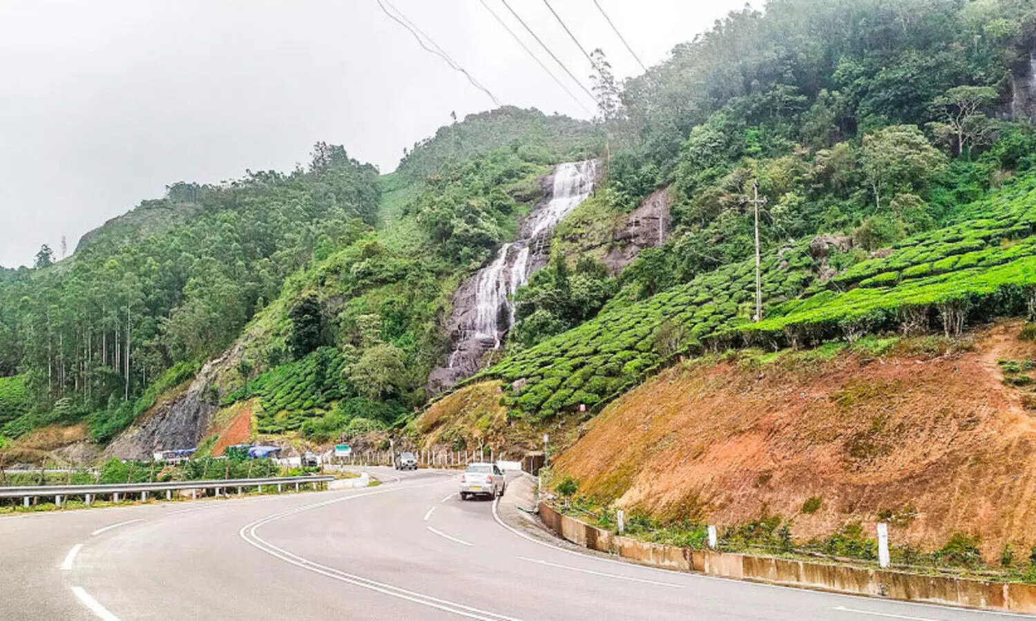 സന്ദർശകത്തിരക്ക് ഒഴിയാതെ പവർഹൗസ് വെള്ളച്ചാട്ടം