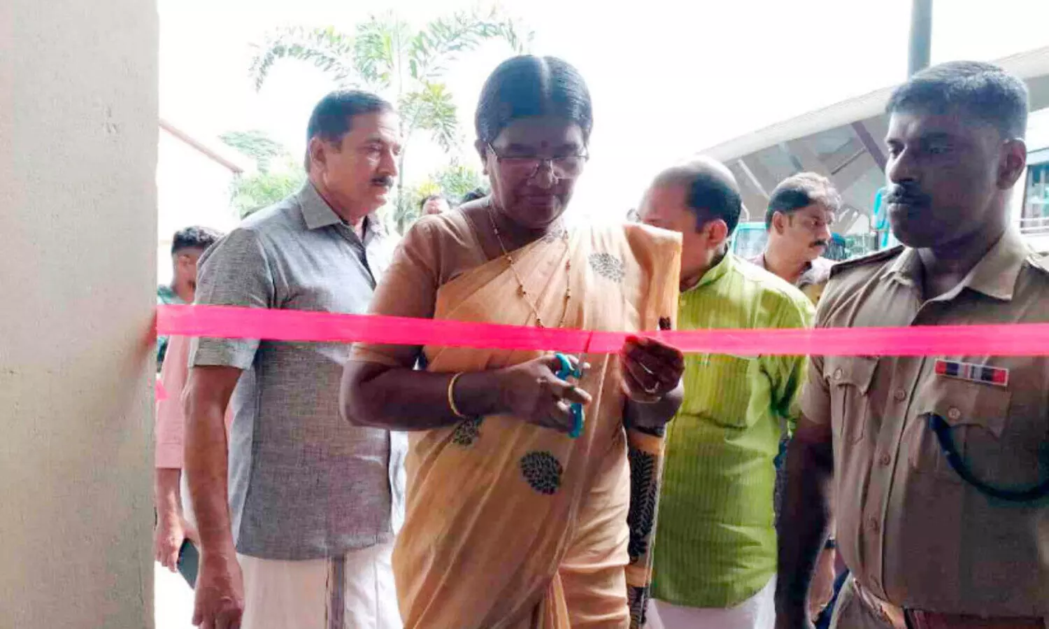 കുന്നംകുളം ബസ് ടെർമിനലിൽ പൊലീസ് എയ്ഡ് പോസ്റ്റ് പ്രവർത്തനമാരംഭിച്ചു