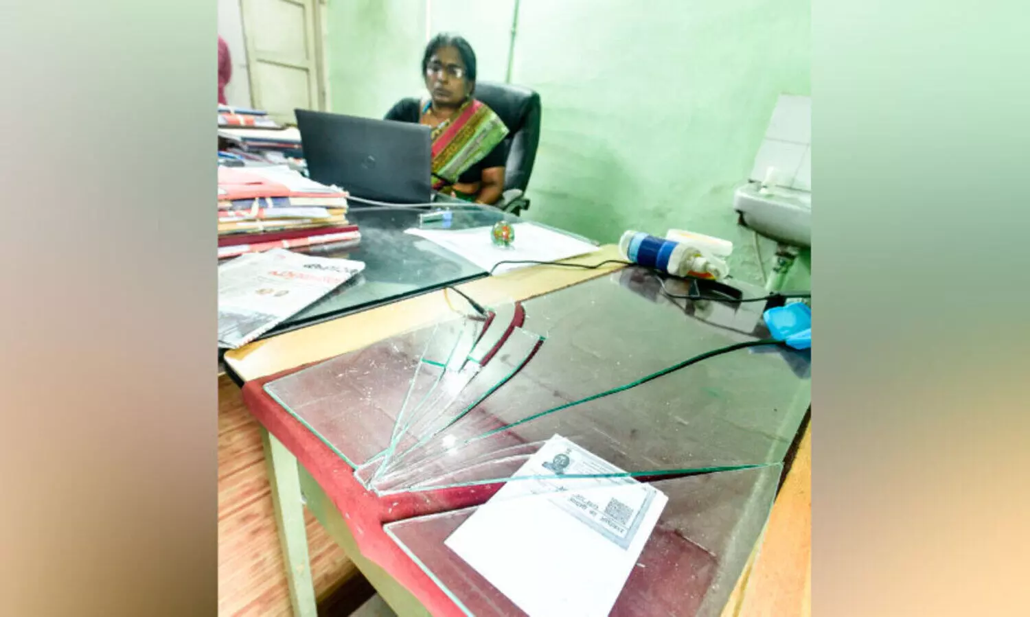 ജലഗതാഗത വകുപ്പ് ഡയറക്ടറേറ്റ് ഓഫിസിൽ ആക്രമണം; ചില്ല് അടിച്ചുതകർത്തു