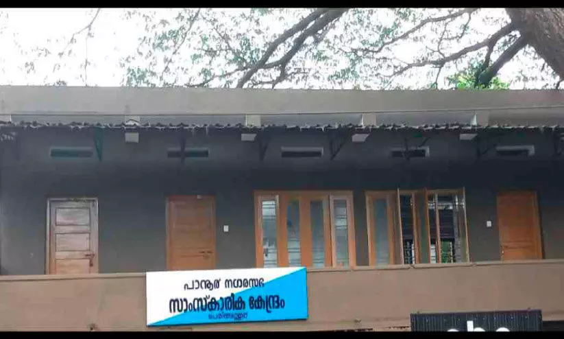 പെരിങ്ങത്തൂരിൽ പുസ്തകങ്ങൾക്ക് ‘തടവറ’