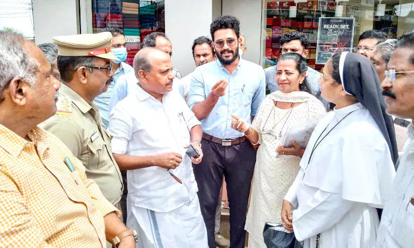 അപകടങ്ങൾ പതിവ്; അങ്കമാലി ബാങ്ക് കവല ഇനി ‘ബ്ലാക്ക് സ്പോട്ട്’