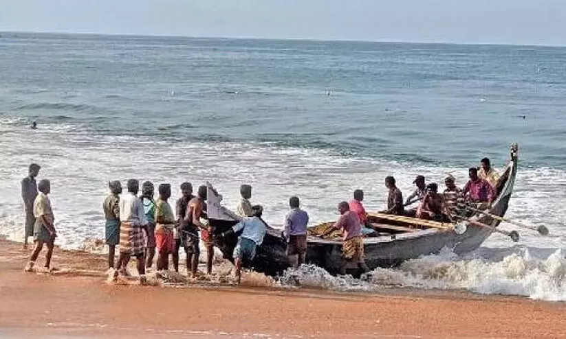 മത്സ്യബന്ധനത്തിന് പോകരുതെന്ന് നിർദേശം മത്സ്യബന്ധനത്തിന് പോകരുതെന്ന് നിർദേശം