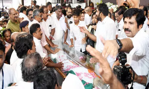 കരോട്ടുവള്ളക്കാലിൽ ഇനിയില്ല ആ തണൽ കരോട്ടുവള്ളക്കാലിൽ ഇനിയില്ല ആ തണൽ