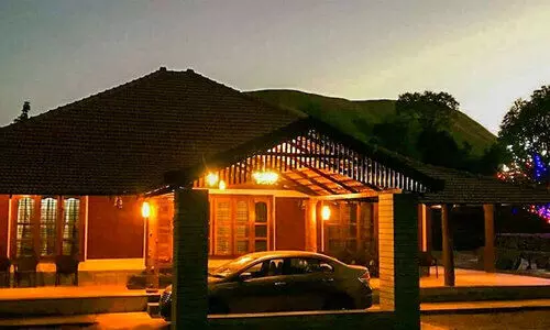 വനത്തിനുള്ളില്‍ അനധികൃത നിര്‍മാണം; സ്റ്റോണ്‍ വാലി റിസോര്‍ട്ട് റവന്യൂ അധികൃതര്‍ പിടിച്ചെടുത്തു