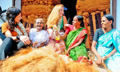 ഉത്തരവാദിത്ത ടൂറിസം പദ്ധതി; വിദേശികൾക്ക് മുന്നിൽ വിസ്മയക്കാഴ്ചയായി കയർ