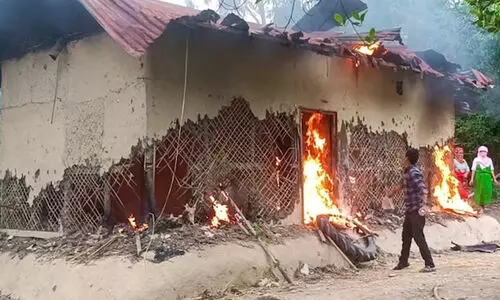 മണിപ്പൂരിൽ സ്ത്രീകളെ നഗ്നരാക്കി നടത്തിച്ച് കൂട്ടബലാത്സംഗം: മൂന്ന് പേർ കൂടി അറസ്റ്റിൽ; പ്രതിയുടെ വീട് കത്തിച്ചു