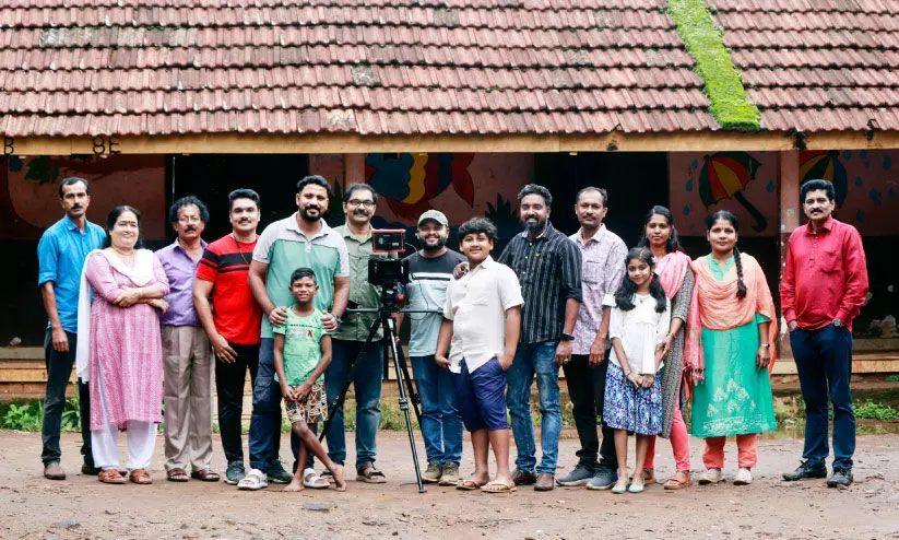 താളംപിടിച്ച ശിഷ്യനും പാട്ടുപാടിയ ഗുരുവും നടന്നുകയറിയത് സിനിമയിലേക്ക് താളംപിടിച്ച ശിഷ്യനും പാട്ടുപാടിയ ഗുരുവും നടന്നുകയറിയത് സിനിമയിലേക്ക്