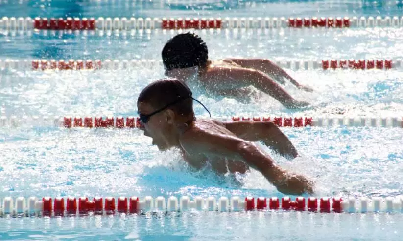 കുട്ടികള്ക്ക് നീന്തല് പരിശീലനവുമായി അജ്മാന് പൊലീസ് കുട്ടികള്ക്ക് നീന്തല് പരിശീലനവുമായി അജ്മാന് പൊലീസ്