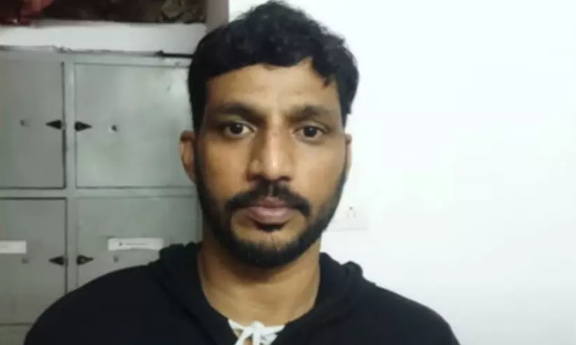 പ്രവാസി യുവാവിനെയും ഭാര്യയെയും തട്ടിക്കൊണ്ടുപോയ കേസിൽ ആട് ഷമീർ പിടിയിൽ പ്രവാസി യുവാവിനെയും ഭാര്യയെയും തട്ടിക്കൊണ്ടുപോയ കേസിൽ ആട് ഷമീർ പിടിയിൽ