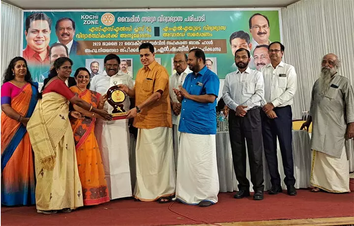 നിർമിത ബുദ്ധിയുടെ കാലത്തിനനുസരിച്ച് വിദ്യാർഥികൾ സുസജ്ജരാകണമെന്ന് സ്പീക്കർ നിർമിത ബുദ്ധിയുടെ കാലത്തിനനുസരിച്ച് വിദ്യാർഥികൾ സുസജ്ജരാകണമെന്ന് സ്പീക്കർ