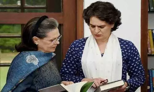 sonia gandhi with priyanka gandhi
