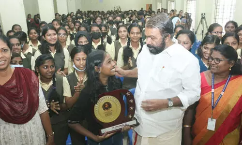 തന്മയയെ അഭിനന്ദിക്കാൻ മന്ത്രി വി. ശിവൻകുട്ടി സ്കൂളിൽ നേരിട്ടെത്തി