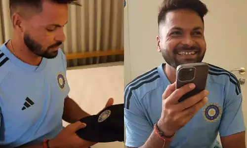 ഇന്ത്യൻ ടീമിൽ അരങ്ങേറ്റം; സന്തോഷത്തിൽ അമ്മയെ വിളിച്ച് മുകേഷ് കുമാർ, വിഡിയോ പങ്കുവെച്ച് ബി.സി.സി.ഐ