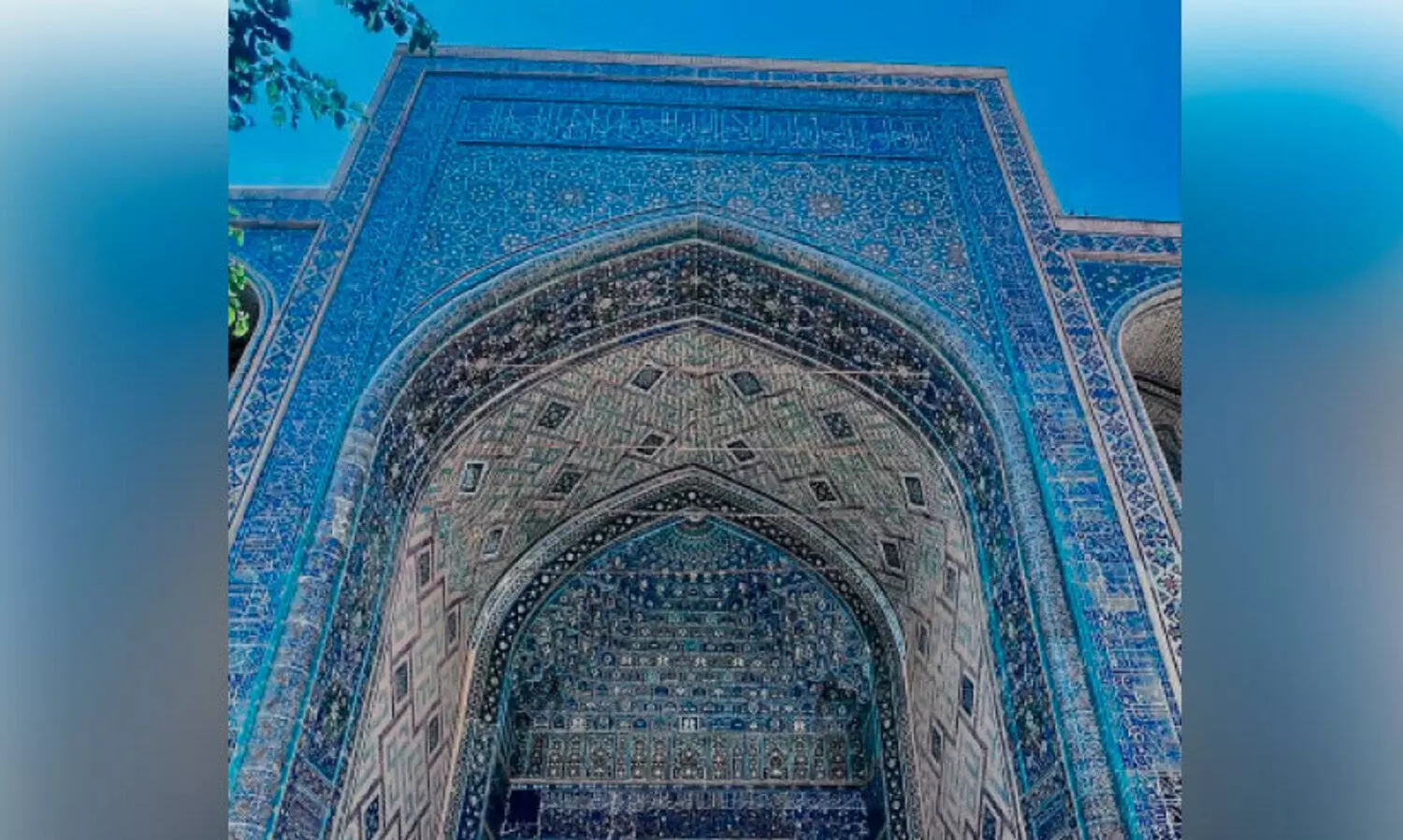 ബു​ഖാ​റ​യി​ലെ  ല​ബ്ബി​ഹൗ​സും ക​ച്ച​വ​ട ഗോ​പു​ര​ങ്ങ​ളും