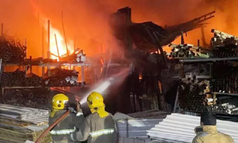 അങ്കാറയി​ൽ സ്ക്രാ​പ് ഗോ​ഡൗ​ണി​ൽ തീ​പി​ടി​ച്ചു