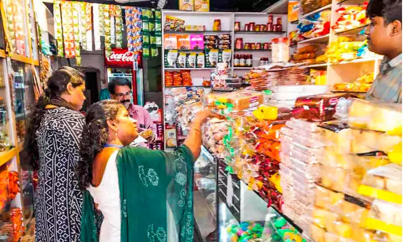 മുണ്ടക്കയത്ത് ആരോഗ്യ വകുപ്പിന്റെ വ്യാപക പരിശോധന; 48 കടകളിൽനിന്ന് 9600 രൂപ പിഴ ഈടാക്കി മുണ്ടക്കയത്ത് ആരോഗ്യ വകുപ്പിന്റെ വ്യാപക പരിശോധന; 48 കടകളിൽനിന്ന് 9600 രൂപ പിഴ ഈടാക്കി