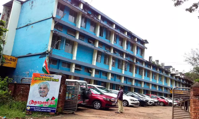 താലൂക്ക് ഓഫിസ് മന്ദിരം നശിക്കുന്നു