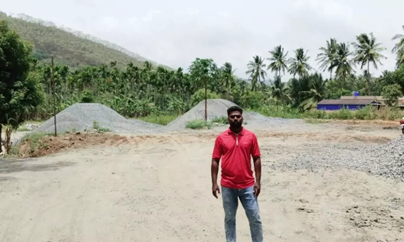 ആദിവാസി ഭൂമി തിരിച്ച് നൽകണമെന്ന സുപ്രീം കോടതി വിധി നടപ്പാക്കണമെന്ന് ആവശ്യപ്പെട്ട് അട്ടപ്പാടിയിൽനിന്ന് പരാതി ആദിവാസി ഭൂമി തിരിച്ച് നൽകണമെന്ന സുപ്രീം കോടതി വിധി നടപ്പാക്കണമെന്ന് ആവശ്യപ്പെട്ട് അട്ടപ്പാടിയിൽനിന്ന് പരാതി