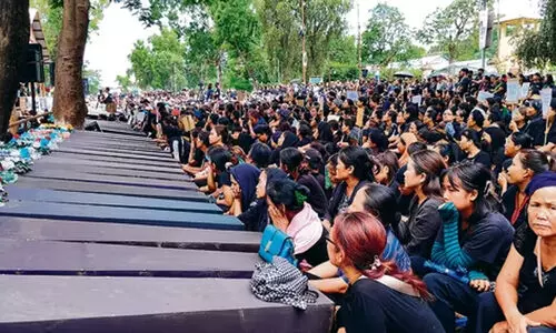 സ്ത്രീകളെ നഗ്നരാക്കി നടത്തിച്ച സംഭവത്തിന് പിന്നാലെ പൊലീസ് ഗ്രാമത്തിലെത്തി; എല്ലാം ശാന്തമെന്ന് വിലയിരുത്തി മടങ്ങി