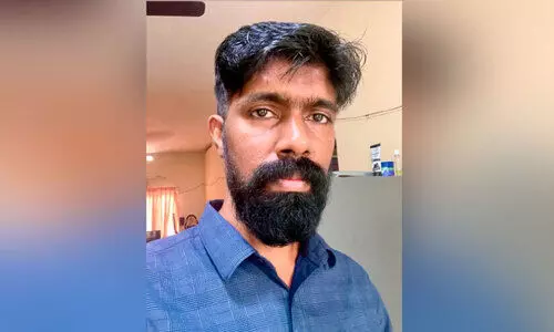 സിനിമയിലെ മാന്ത്രിക ഇഫക്ട്; സുമേഷ് ഗോപാലിന് രണ്ടാമതും പുരസ്കാരം കിട്ടിയതിന്റെ ആഹ്ലാദത്തിൽ വെള്ളമുണ്ട സിനിമയിലെ മാന്ത്രിക ഇഫക്ട്; സുമേഷ് ഗോപാലിന് രണ്ടാമതും പുരസ്കാരം കിട്ടിയതിന്റെ ആഹ്ലാദത്തിൽ വെള്ളമുണ്ട