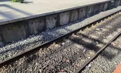 കരൾ മാറ്റിവെക്കലിനായി എട്ടുമാസം പ്രായമുള്ള മകൾ ആശുപത്രിയിൽ; പിതാവിന്‍റെ മൃതദേഹം റെയിൽവേ ട്രാക്കിൽ