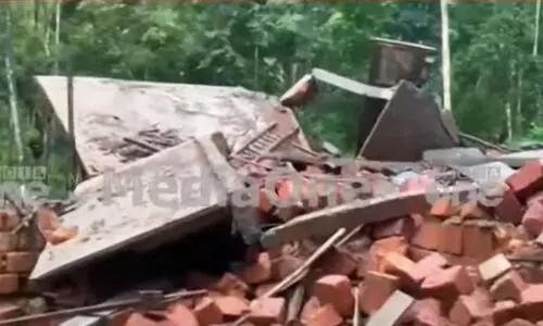 kannur building collapsed