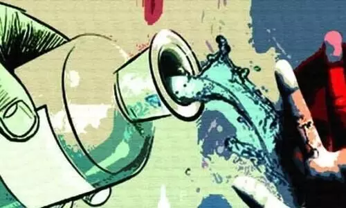 വിവാഹം കഴിക്കാൻ വിസമ്മതിച്ച യുവാവിന്റെ മുഖത്ത് ആസിഡൊഴിച്ച് യുവതി