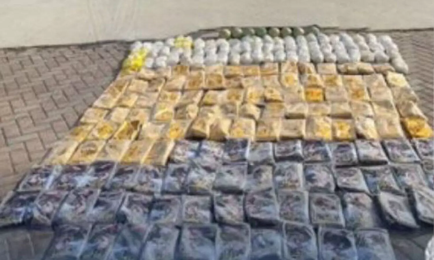 മ​യ​ക്കു​മ​രു​ന്നു​മാ​യി വി​ദേ​ശി​ക​ള്‍ അ​റ​സ്റ്റി​ല്‍