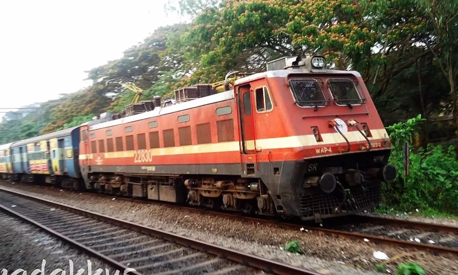 വേണാടിന്റെ വൈകിയോട്ടം: വലക്കുന്നുവെന്ന് യാത്രക്കാർ