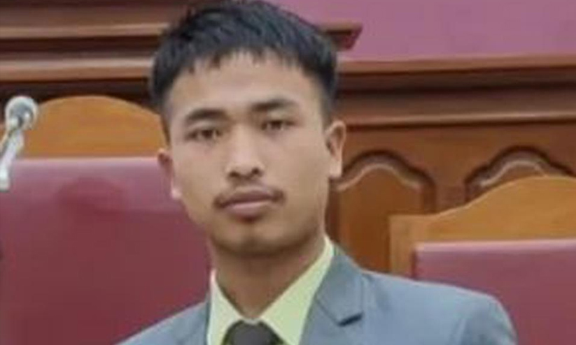 ബിരേൻസിങ്ങിനെ വിമർശിച്ചതിന് അറസ്റ്റിലായ വിദ്യാർഥിയെ പൊലീസ് ജീപ്പിൽനിന്ന് പിടിച്ചിറക്കി തല്ലിക്കൊന്നു; മൃതദേഹം ഇതുവ​രെ കിട്ടിയില്ലെന്ന് അമ്മ