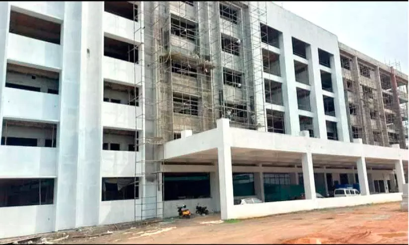 കാൻസർ സെന്‍റർ, മെഡിക്കൽ കോളജ്   സൂപ്പർസ്​പെഷാലിറ്റി കെട്ടിടം; നിർമാണം അവസാന ലാപ്പിൽ