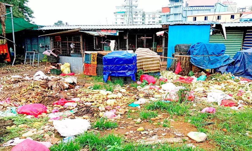 പകർച്ചവ്യാധി ഭീതിയിൽ ആലുവ മാർക്കറ്റ്