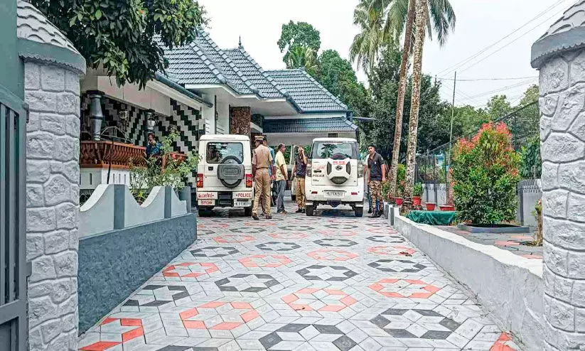 തെള്ളകത്ത് വീട്​ കുത്തിത്തുറന്ന്​ വൻ മോഷണം; 20 ലക്ഷത്തിന്‍റെ ആഭരണങ്ങള്‍ കവര്‍ന്നു