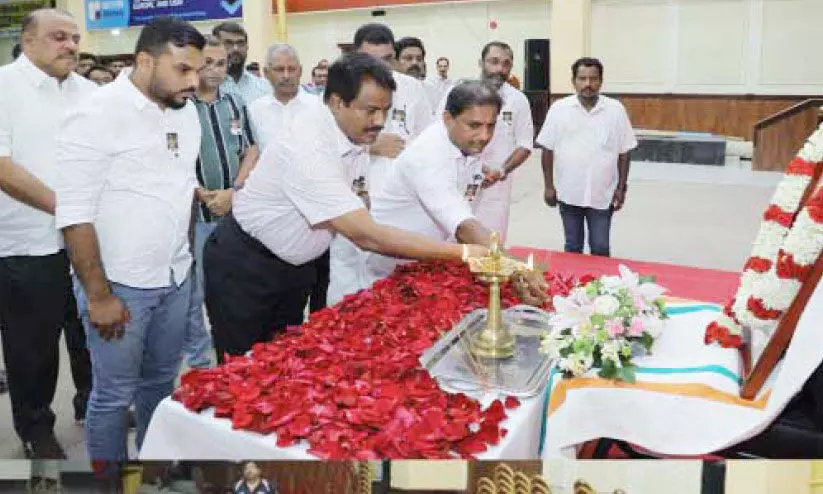 ഉമ്മൻ ചാണ്ടിക്ക് അന്ത്യാഞ്ജലി അർപ്പിച്ച് പ്രവാസി സമൂഹം ഉമ്മൻ ചാണ്ടിക്ക് അന്ത്യാഞ്ജലി അർപ്പിച്ച് പ്രവാസി സമൂഹം