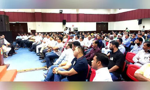 ഉ​മ്മ​ന്‍ ചാ​ണ്ടി​ക്ക് അ​ബൂ​ദ​ബി​ മ​ല​യാ​ളി​ക​ളു​ടെ ആ​ദ​രം