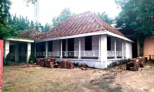 അ​ഞ്ചു​കോ​ടി ചെ​ല​വി​ല്‍ പു​തി​യ അ​ത്യാ​ധു​നി​ക മ​ന്ദി​രം ഉ​യ​രും; സർക്കാർ അതിഥി മന്ദിരം ഓർമയാകുന്നു