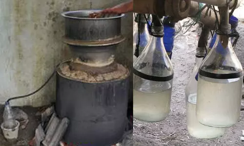 കുളിമുറിയിൽ ചാരായം വാറ്റുന്നതിനിടെ മധ്യവയസ്കൻ പിടിയിൽ