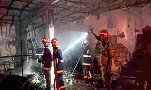 വസ്ത്രശാലയിൽ​ തീപിടിത്തം; വൻ നാശനഷ്ടം