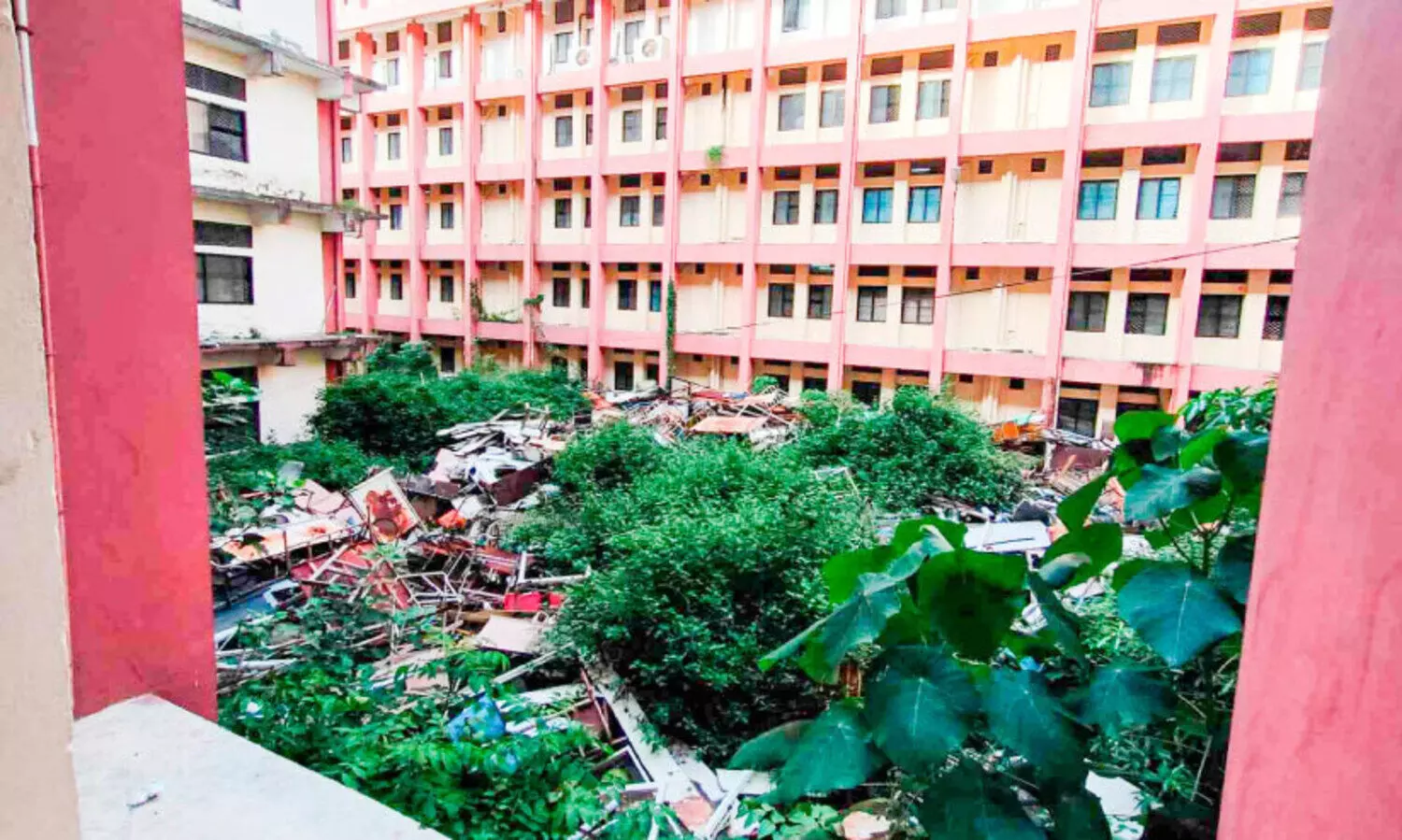 രോഗവ്യാപന കേന്ദ്രമായി മെഡിക്കൽ കോളജ്​ ആശുപത്രി; കണ്ണടച്ച് അധികൃതർ